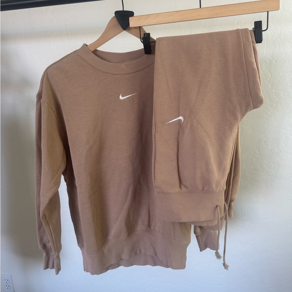 *NWOT-Nike sportswear Phoenix fleece- crewneck sweatshirt and sweatpants